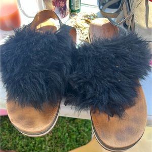 UGG fuzzy sandals size 9
